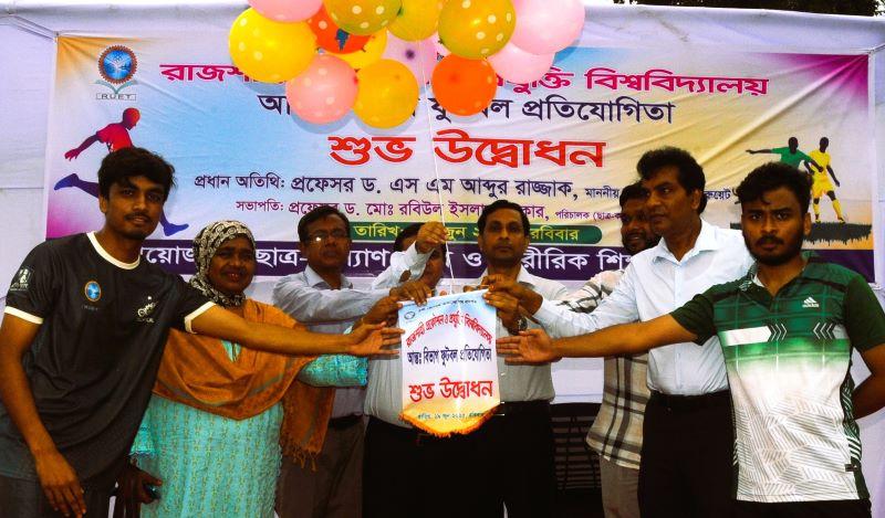 সংযুক্ত ছবি